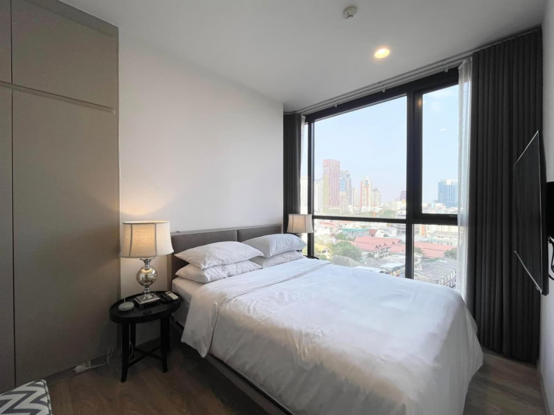 2 Bed Condo for Rent in Khlong Toei - Image 3