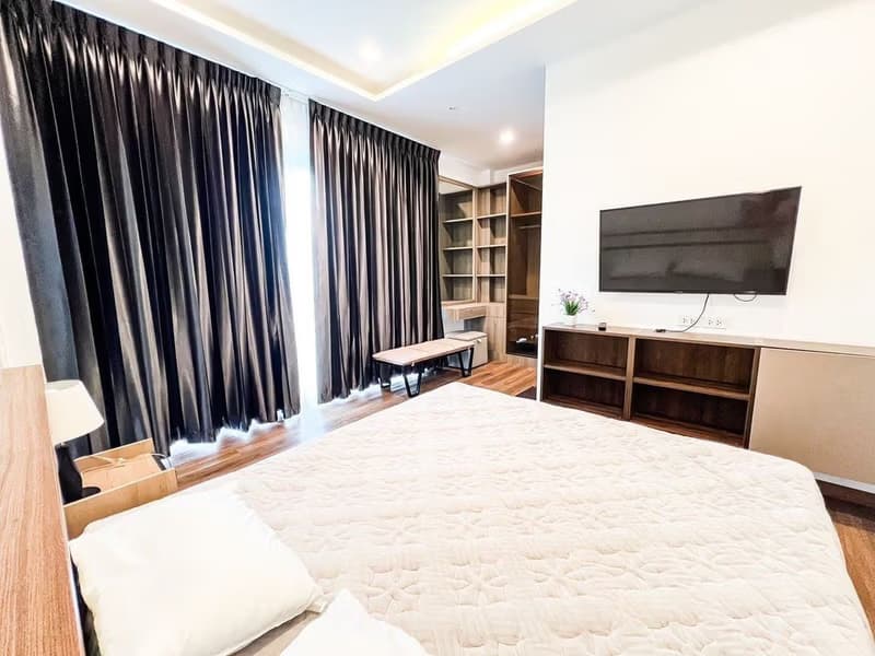 Pool villa house for rent in a frame