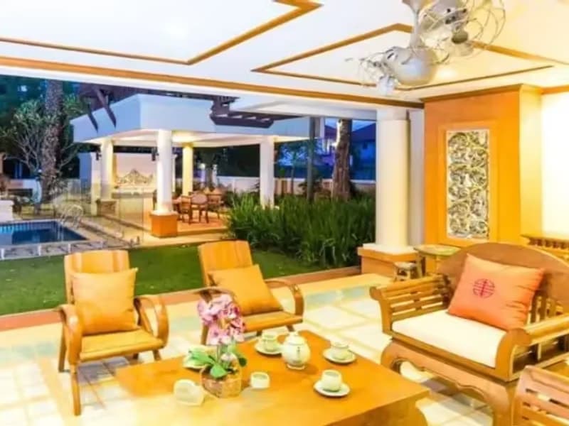 6 Bedroom House