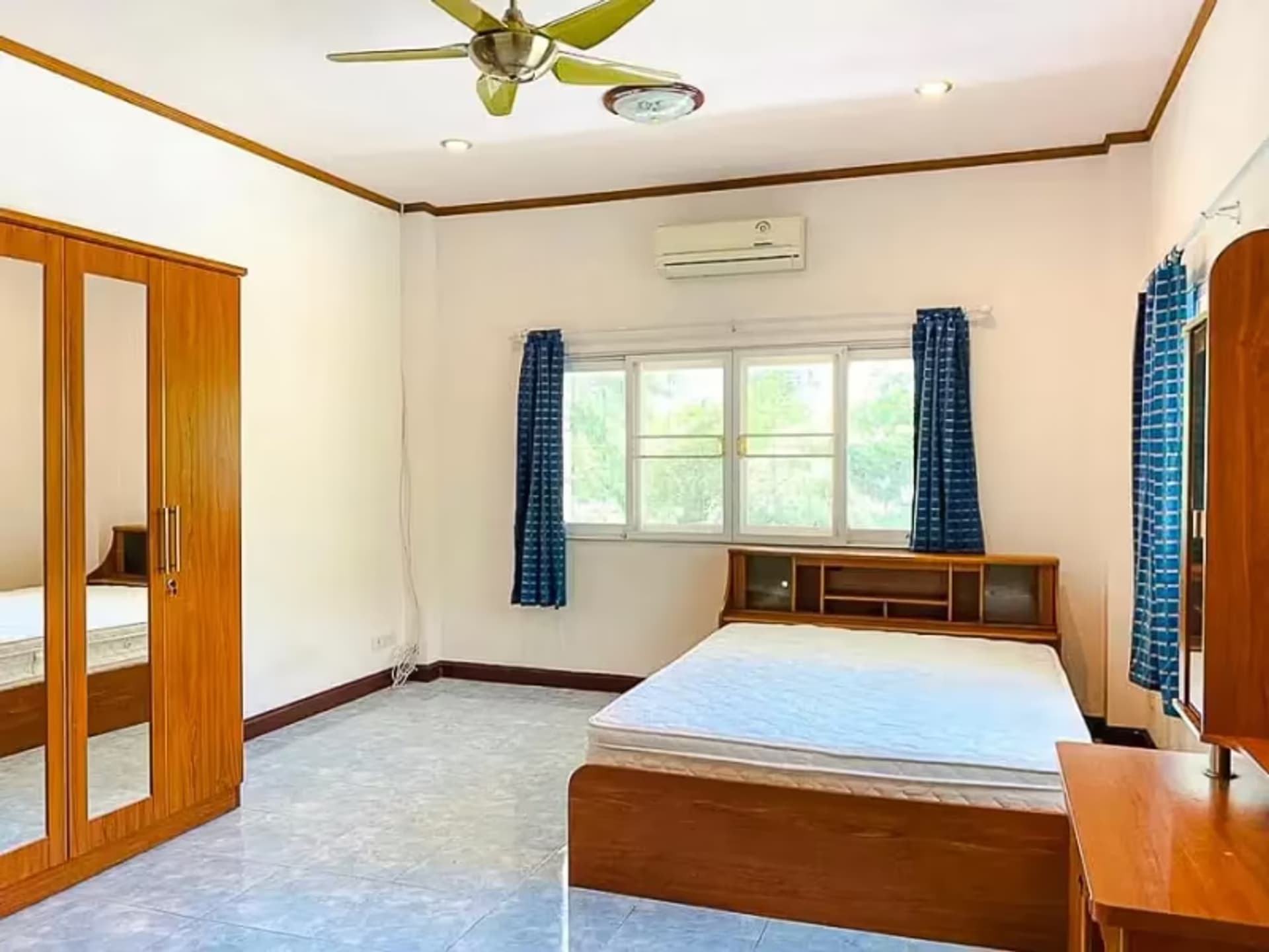 4 Bedroom House - Image 5