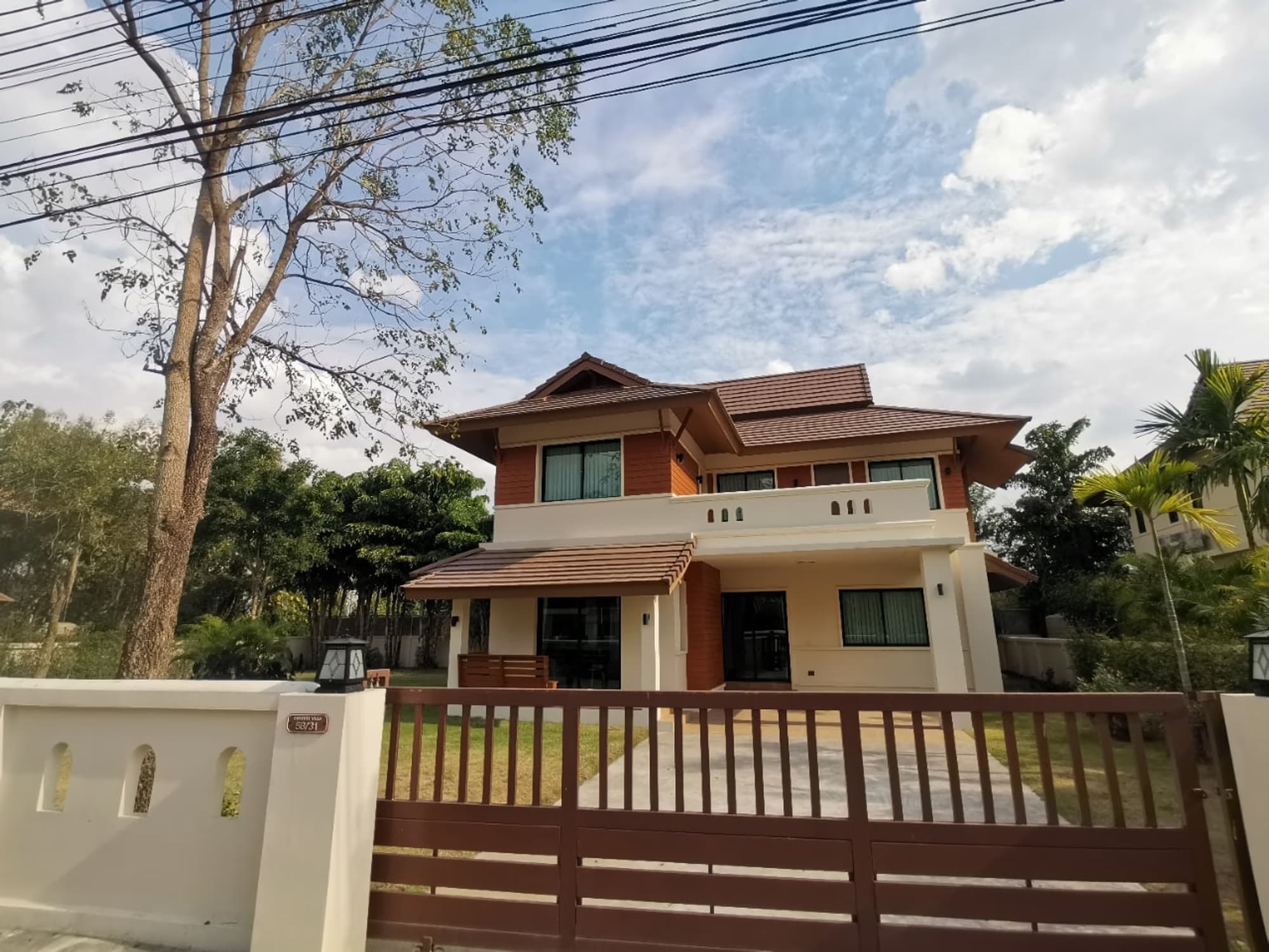 4 Bed House for Sale in Hang Dong - Image 1