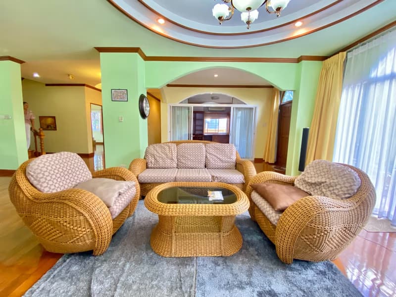 5 Bed House for Rent in Mueang Chiang Mai District