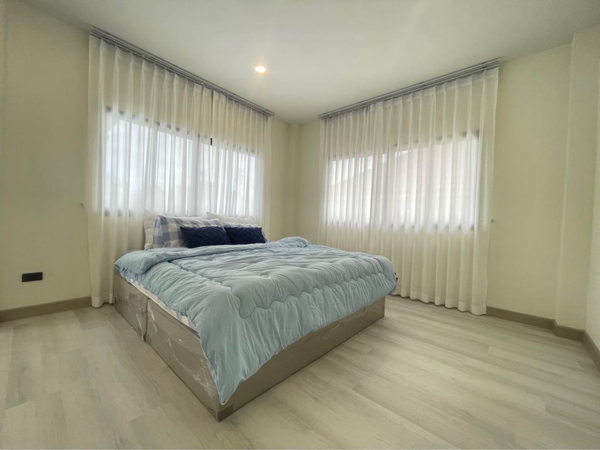 4 Bed House for Sale in undefined - Image 8