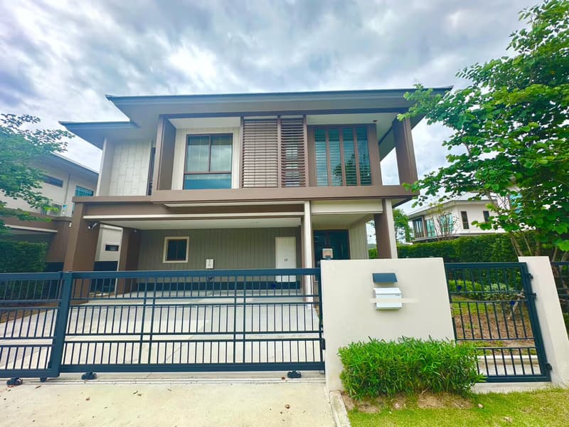 4 Bed House for Rent in Bang Kapi