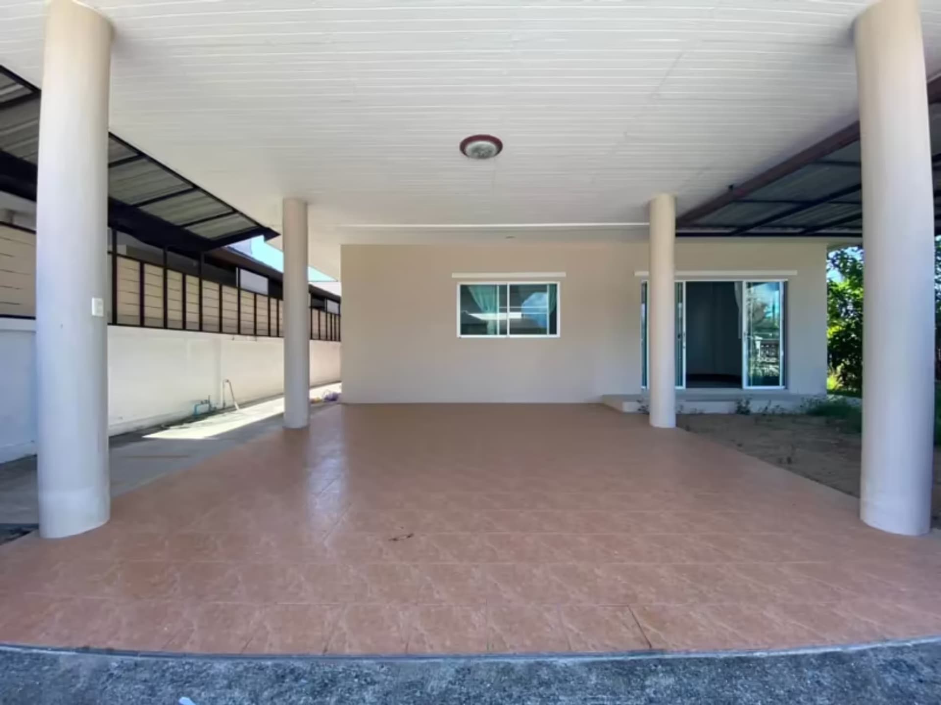 4 Bedroom House - Image 6