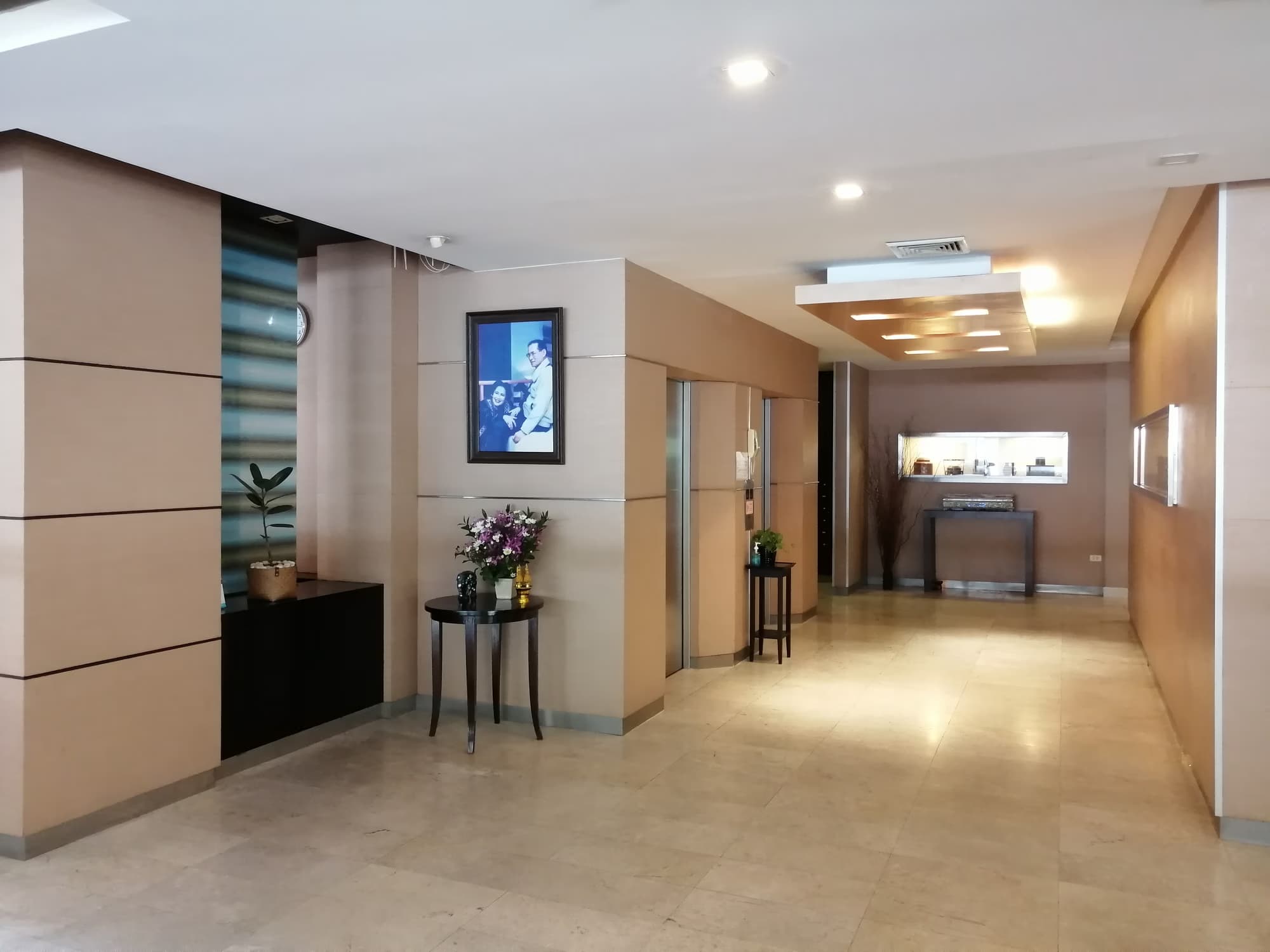 A Lanna Contemporary designer condo, overlooking Shangri-La Hotel  - Image 13