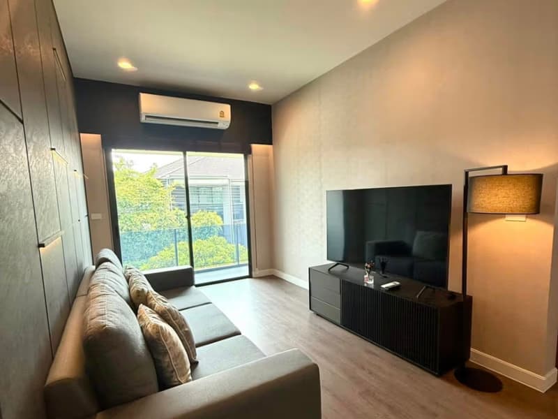 4 Bed House for Rent in Bang Kapi