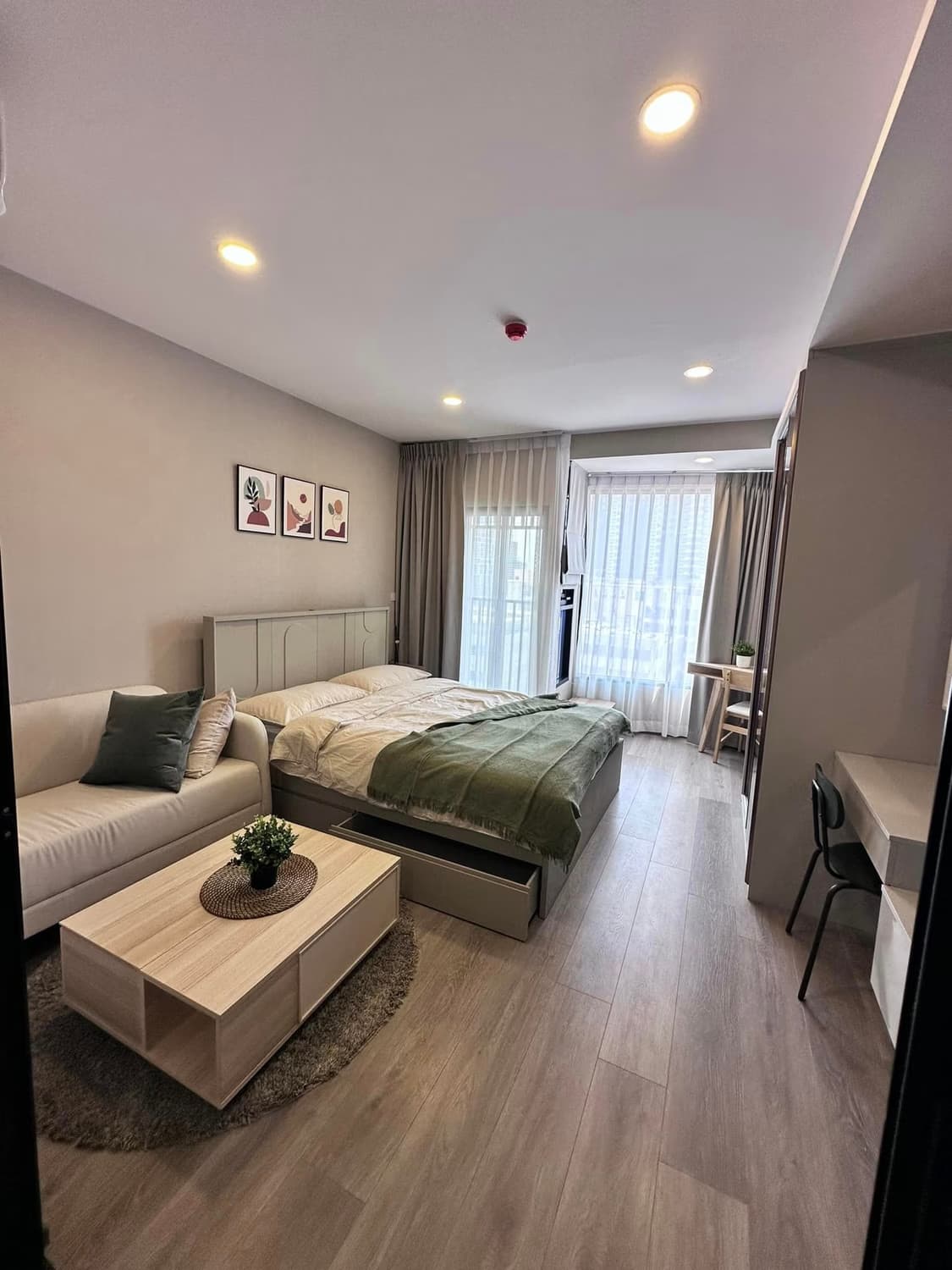 Studio Condo for Rent and Sale in Huai Khwang - Image 2