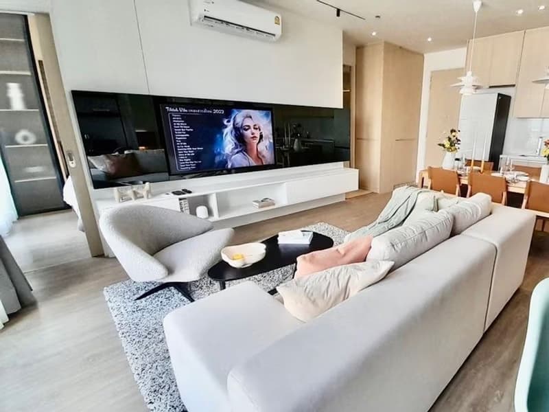 Condo for Rent at Noble State 39