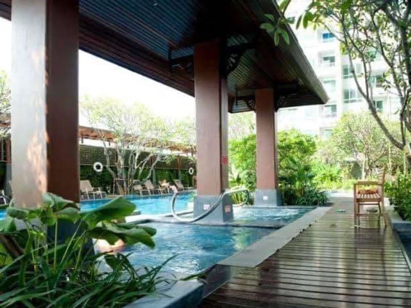 Condo for Rent at Circle Condominium