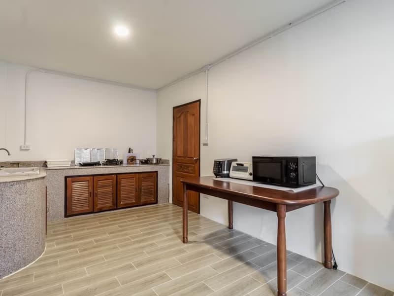4 Bed House for Rent in Saraphi