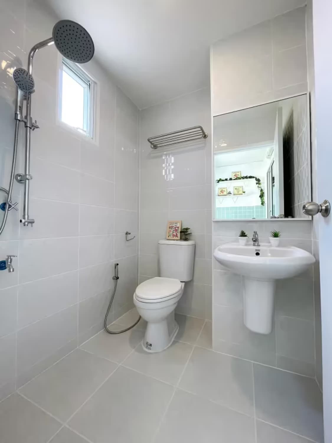 1 Bedroom Condo - Image 2
