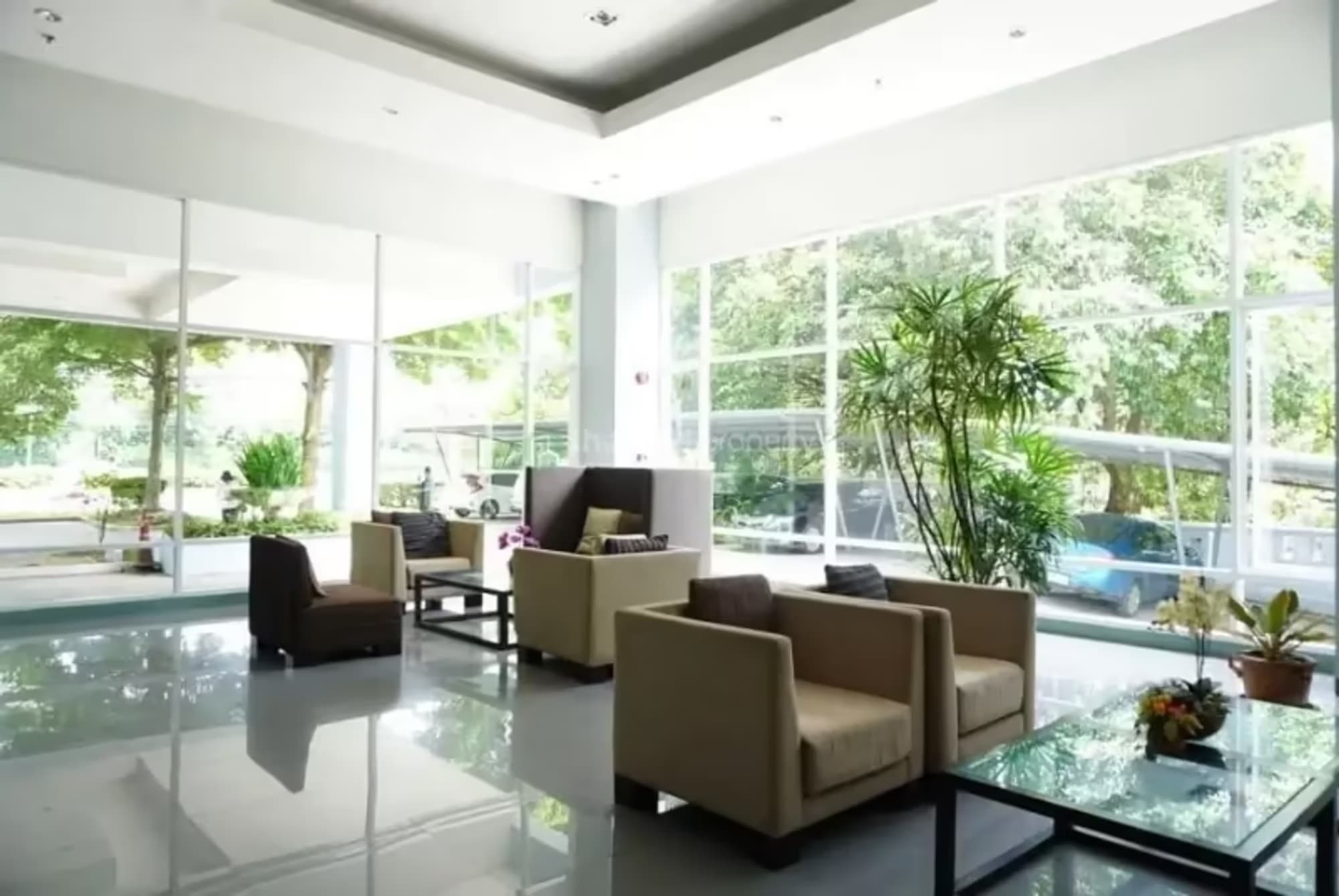 3 Bedroom Condo - Image 7