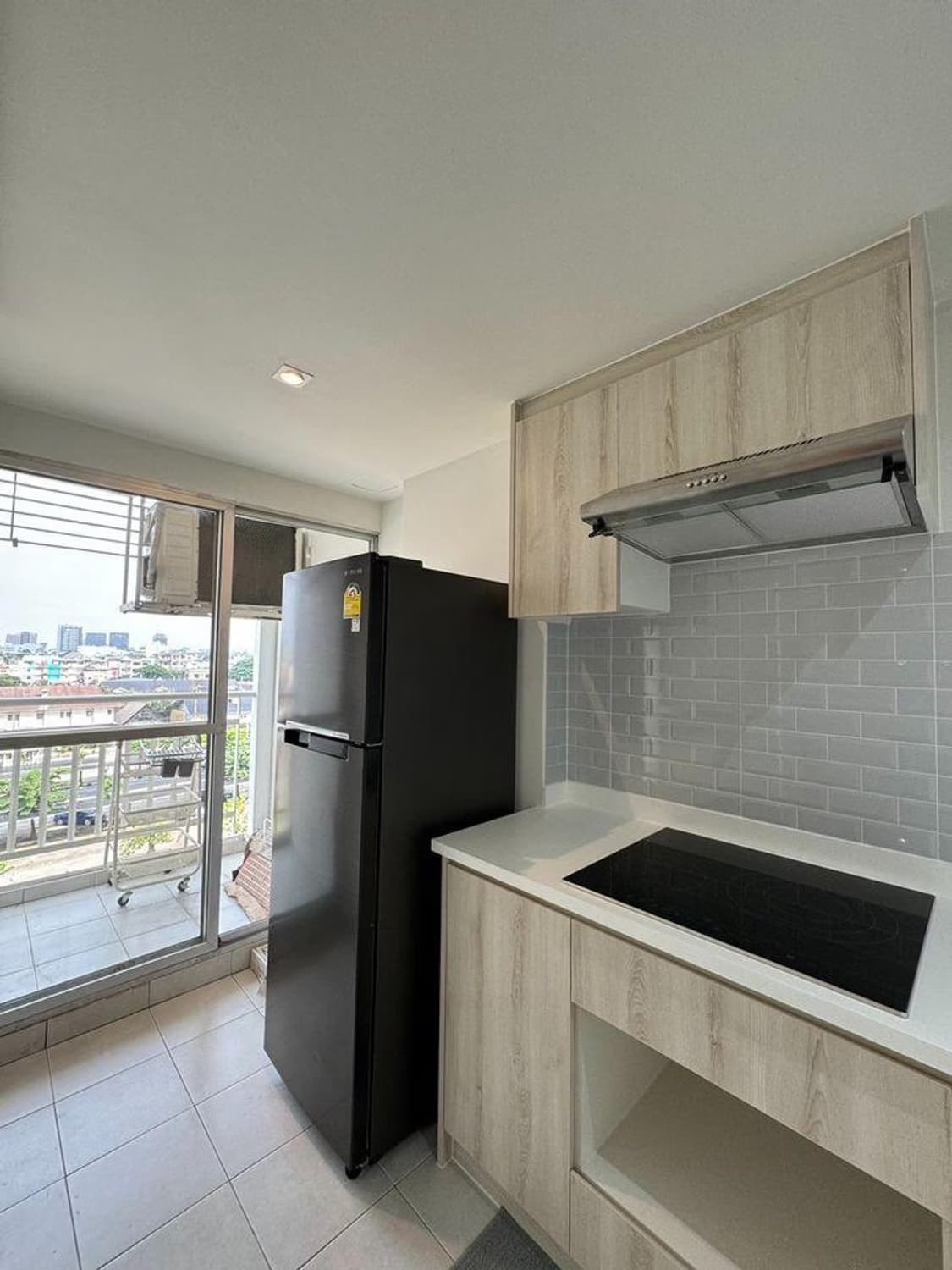 2 Bed Condo for Sale in Huai Khwang - Image 3