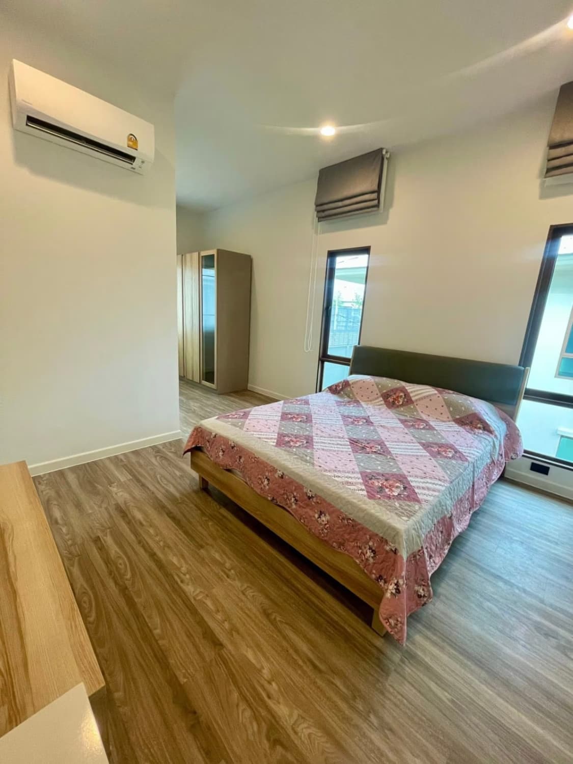 4 Bed House for Rent in Bang Kapi - Image 11