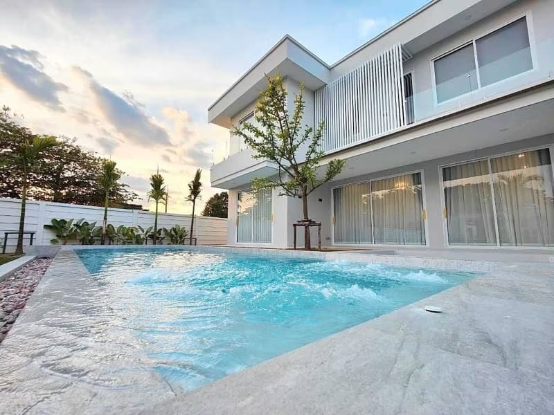 6 Bed House for Sale in San Kamphaeng District