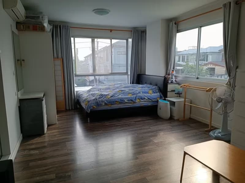 Studio for Sale in Mueang Samut Prakan