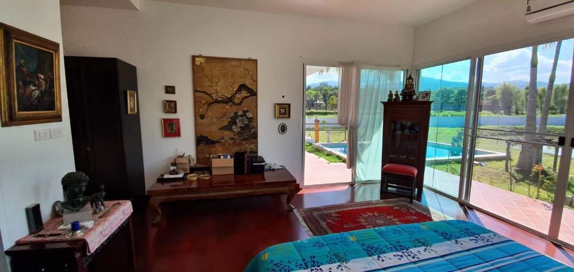 6 Bedroom House - Image 20