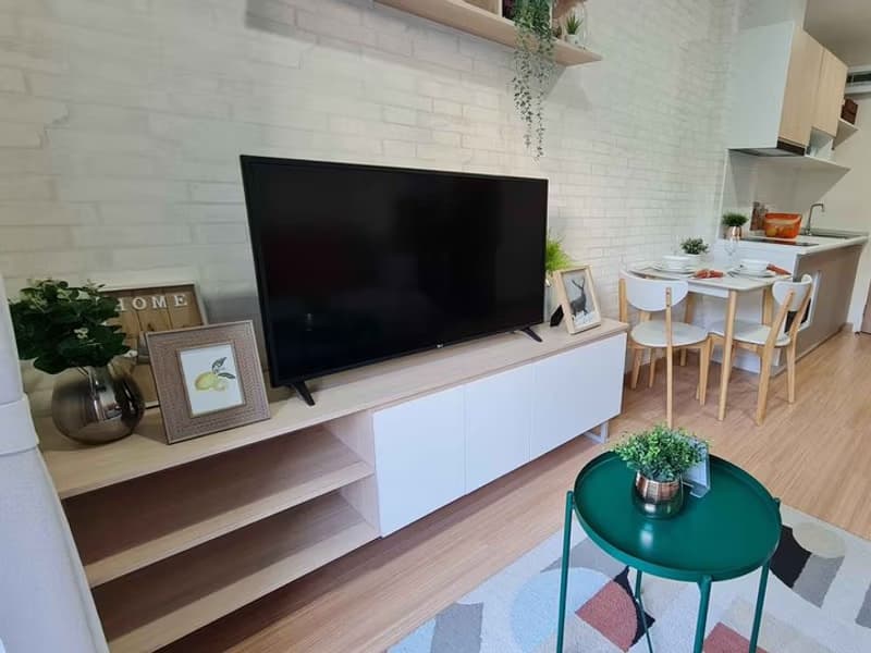 Condo for Rent at The Fore Condo
