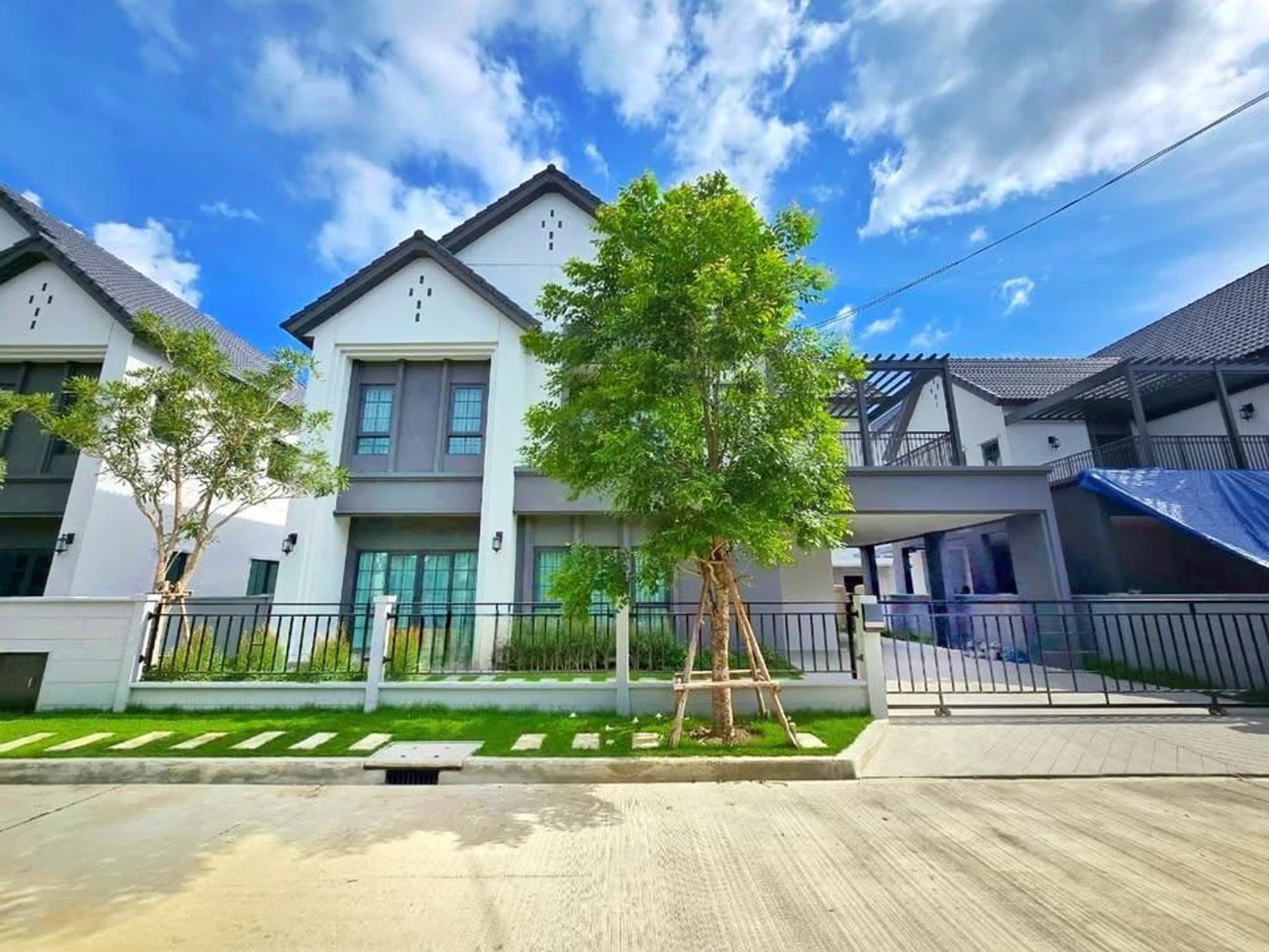 4 Bed House for Rent in Bang Phli, Samut Prakan - Image 1