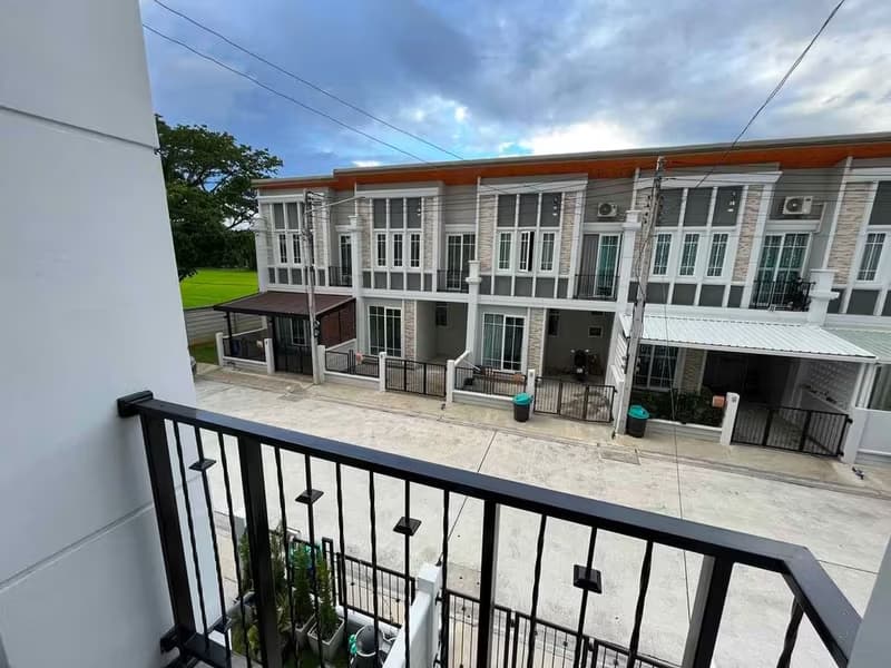4 Bedroom Townhouse