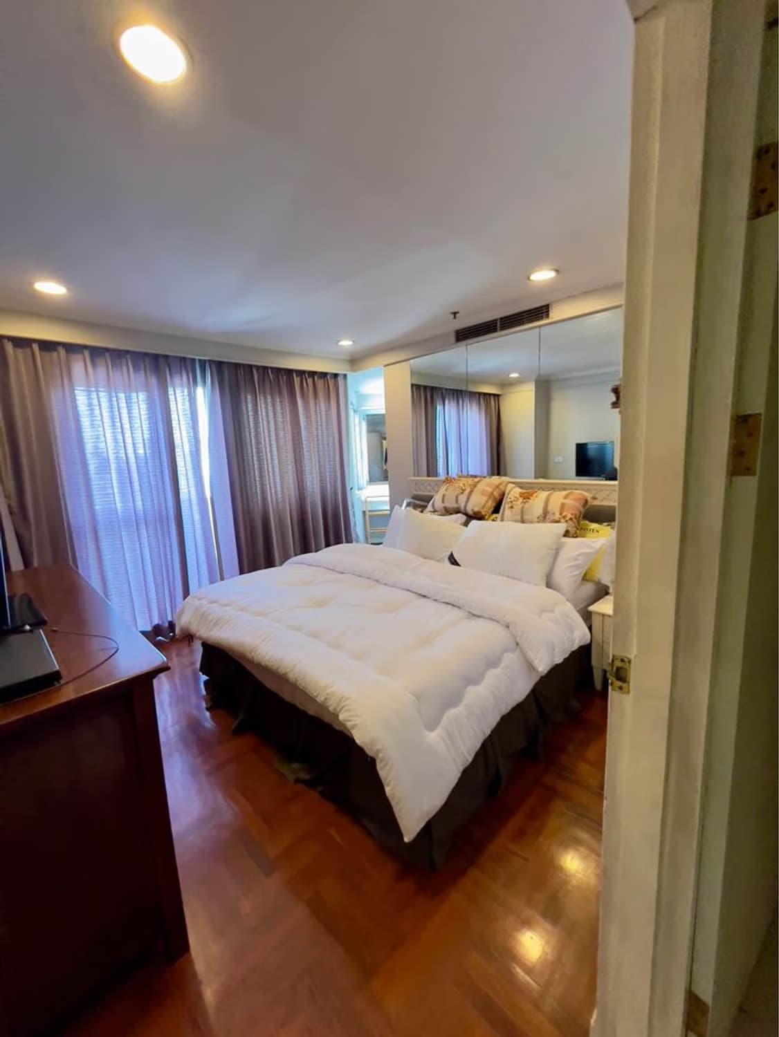 3 Bed Condo for Rent  Near Phloen Chit BTS - Image 3