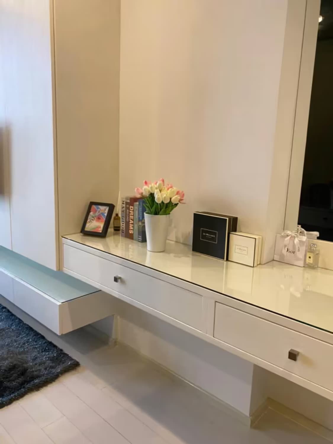 1 Bedroom Condo - Image 1