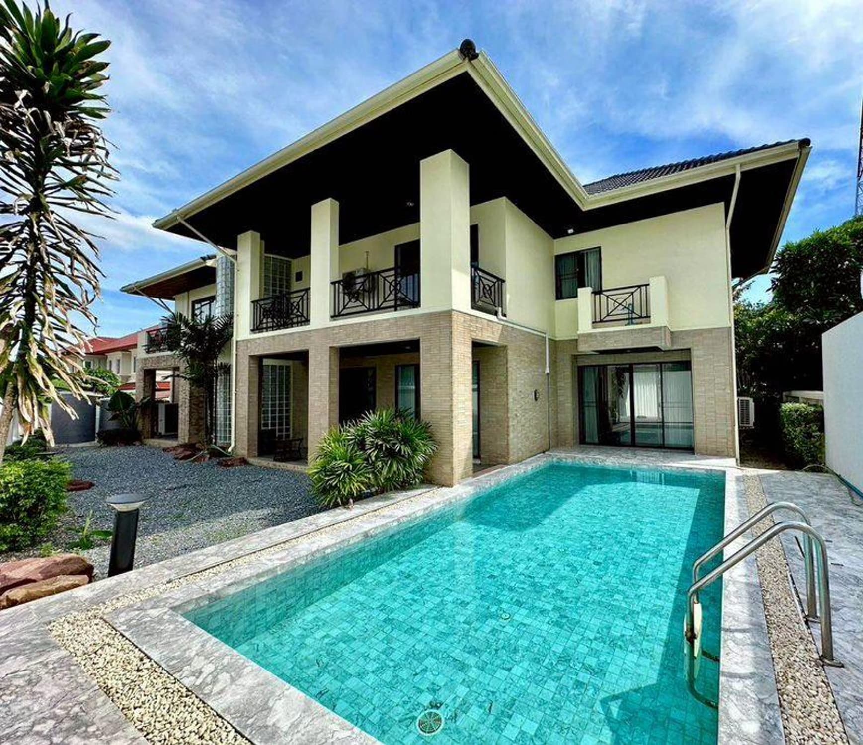 5 Bed House for Rent in Din Daeng - Image 1