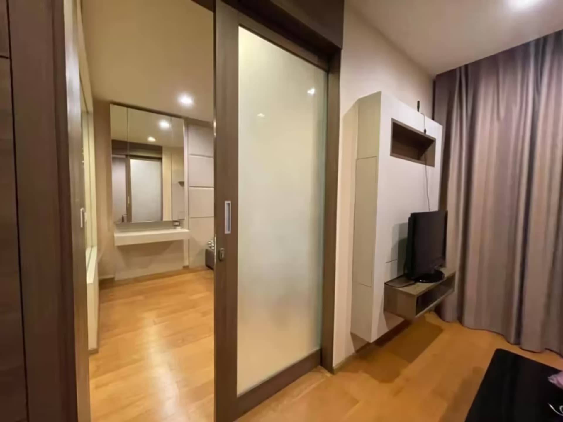Condo for Rent at The Address Sathorn - Image 7