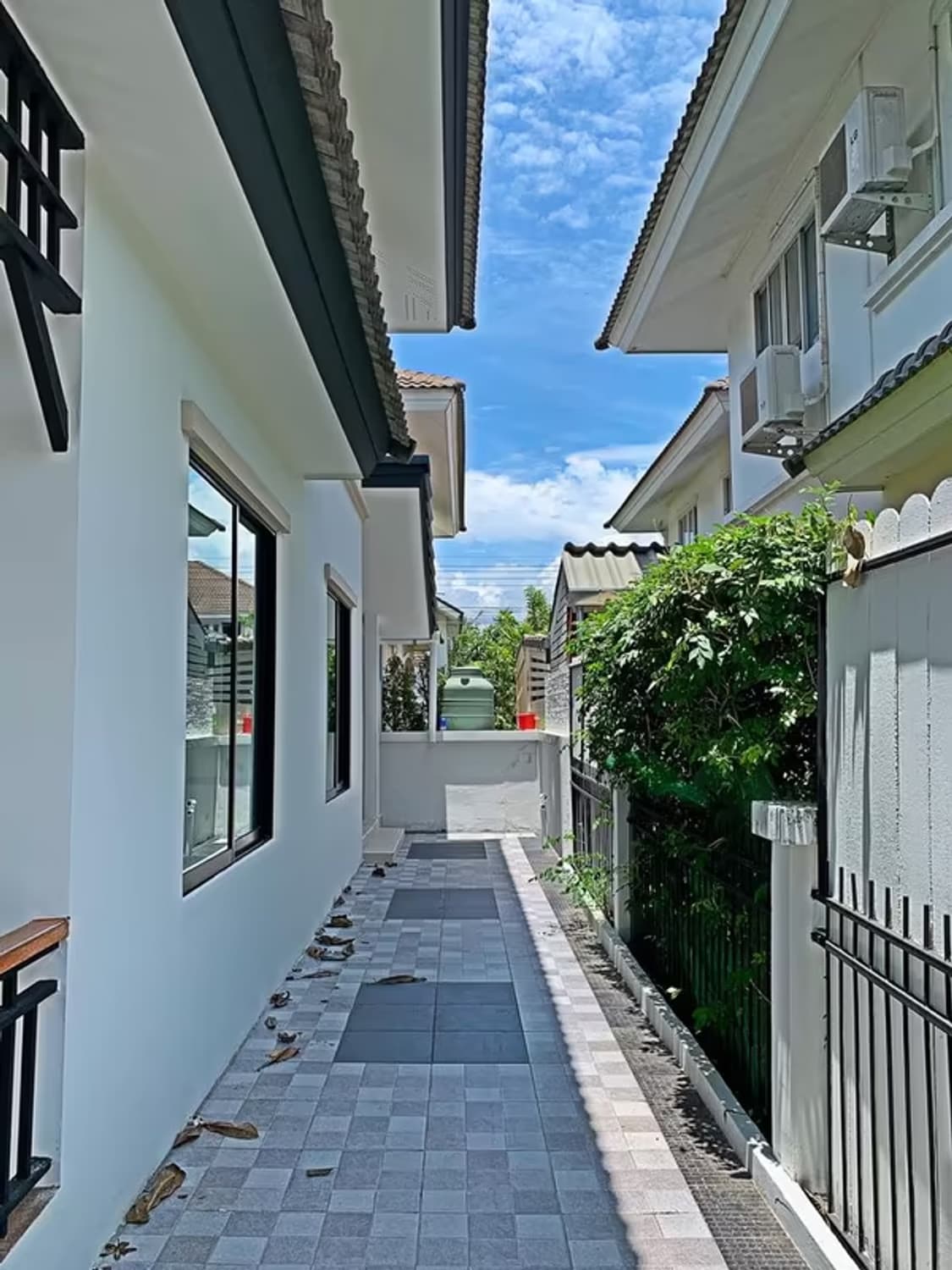 5 Bedroom House - Image 13