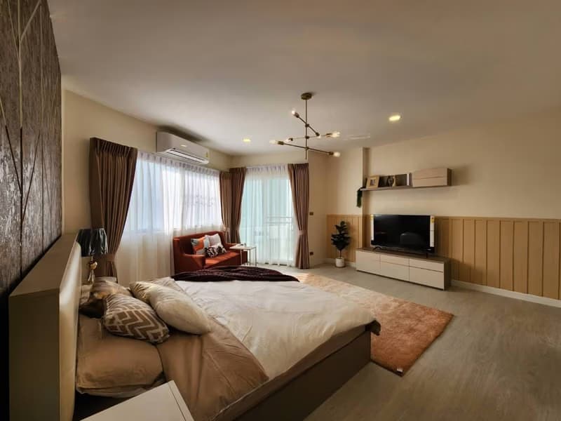 Condo for Sale at Riverside Condo