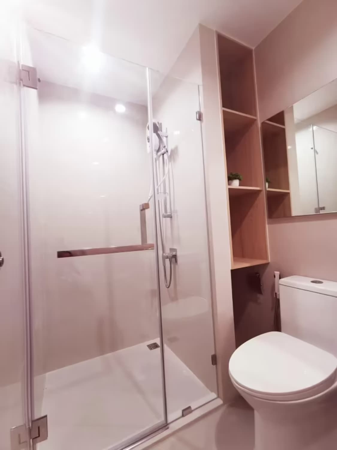 1 Bedroom Condo - Image 1