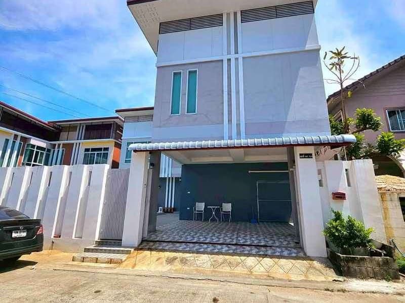 6 Bed House for Rent in San Sai