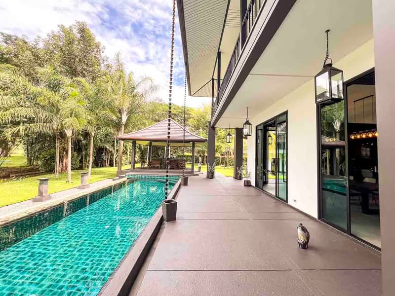 Luxury Lakeside Home for Sale in Mae RIm