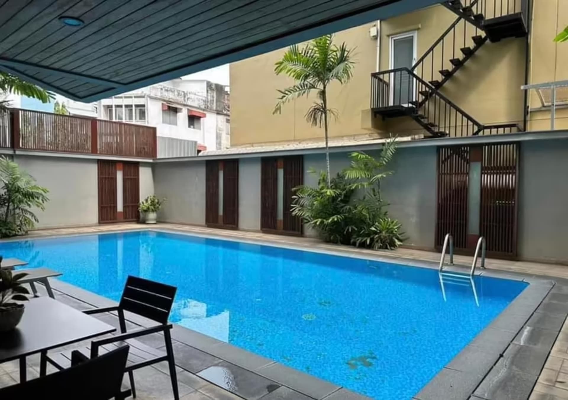 3 Bedroom Condo - Image 1