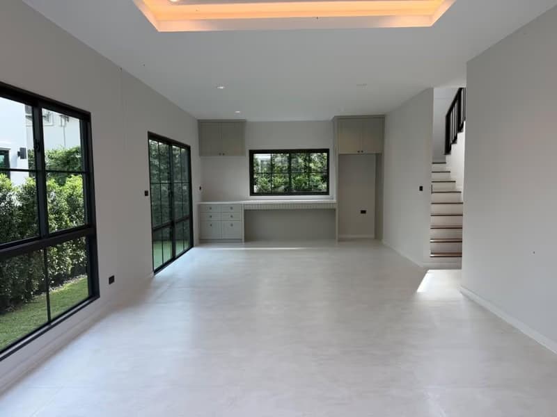 4 Bed House for Rent in Bang Phli District