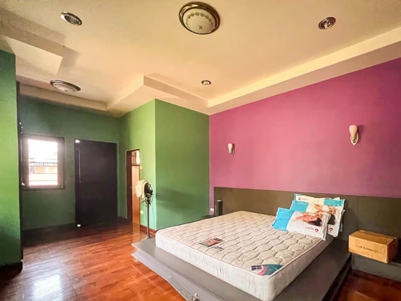 5 Bedroom House