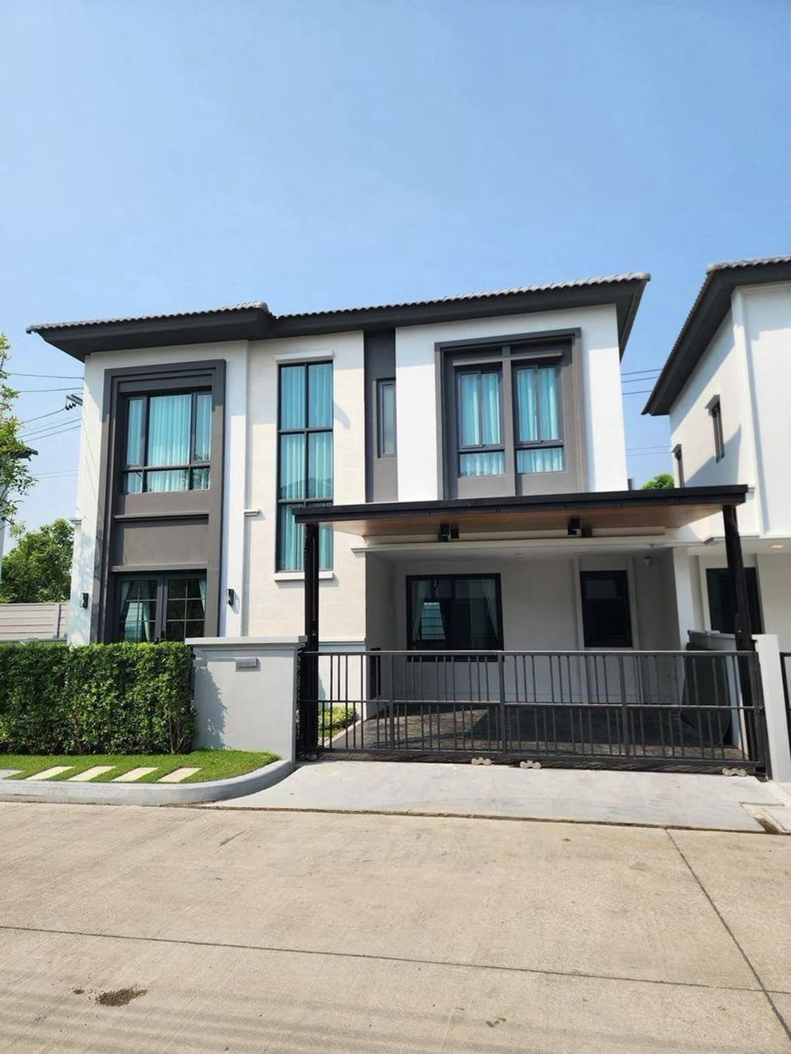 3 Bed House for Rent in Bang Phli - Image 1
