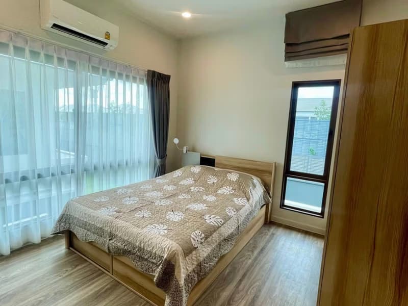 4 Bed House for Rent in Bang Kapi