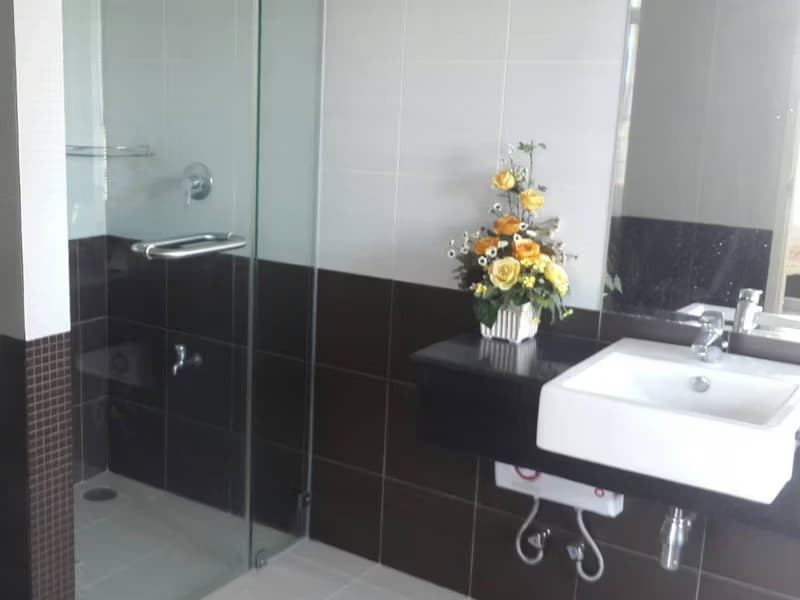 Code 552 Luxury Condo close to Mountain