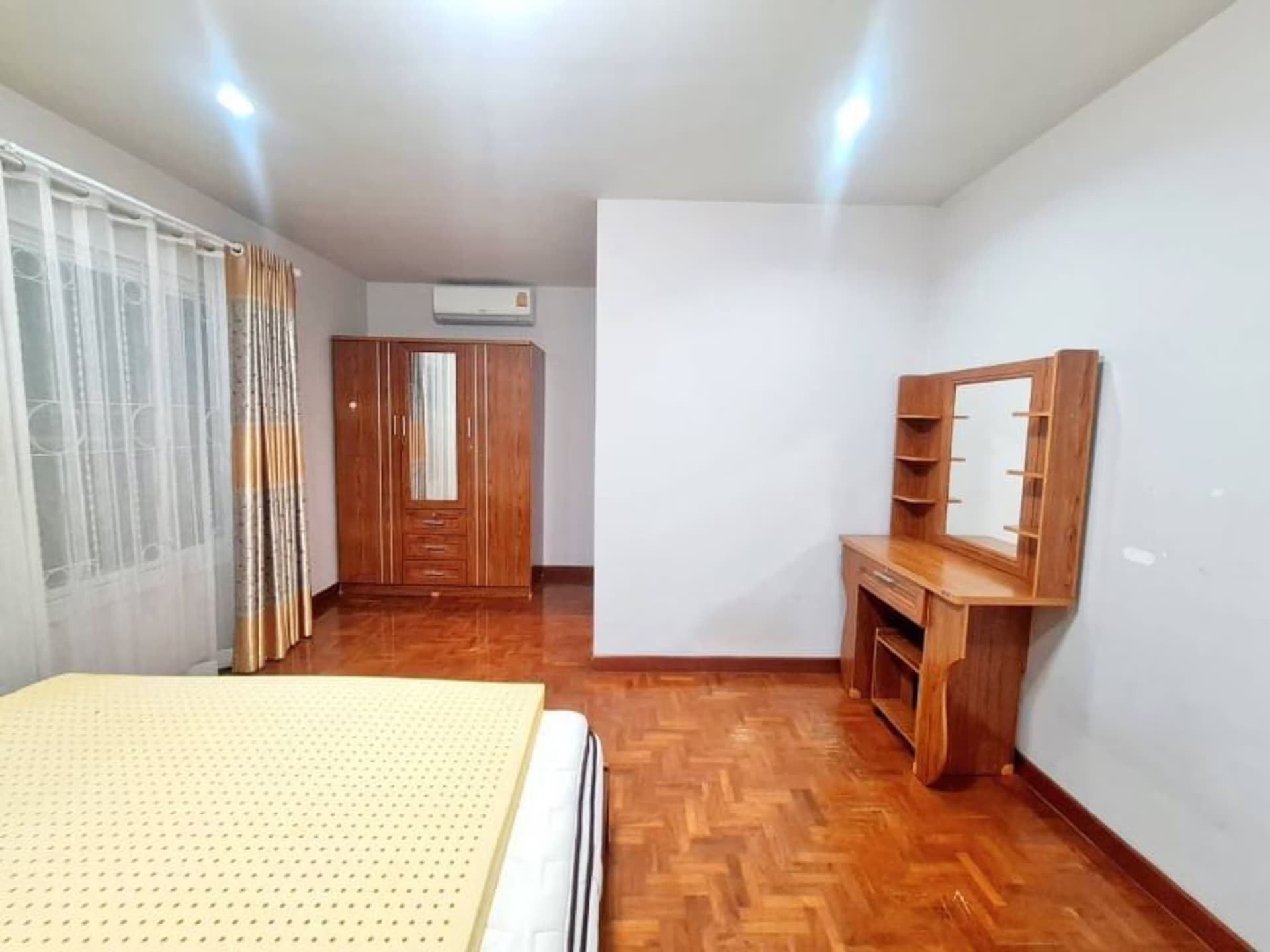 5 Bed House for Rent in undefined - Image 10