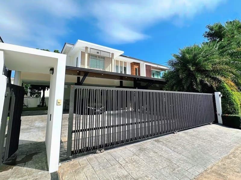 5 Bed House for Sale in อำเภอบางพลี