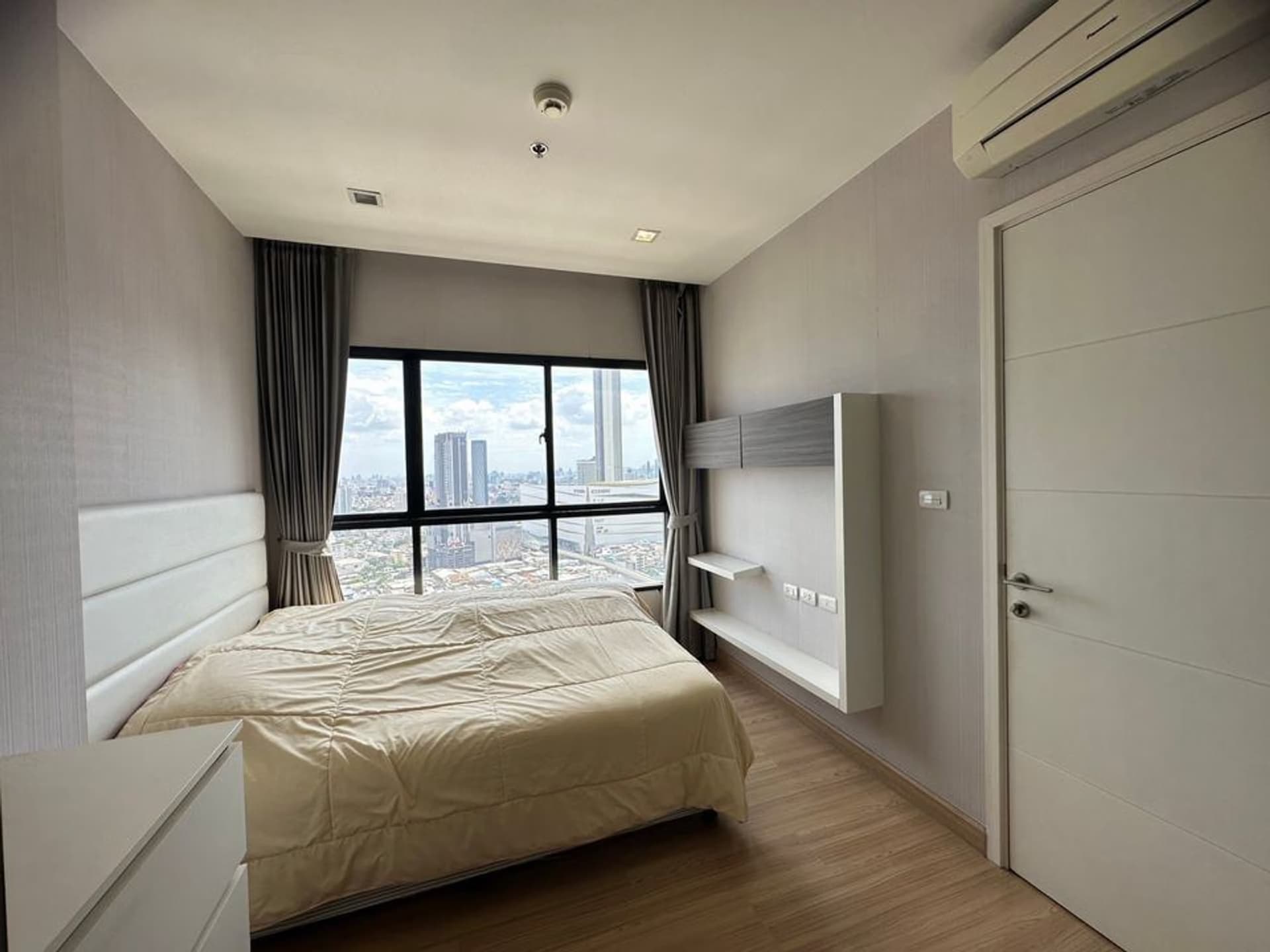Condo for Sale at Urbano Absolute Sathon-Taksin - Image 4