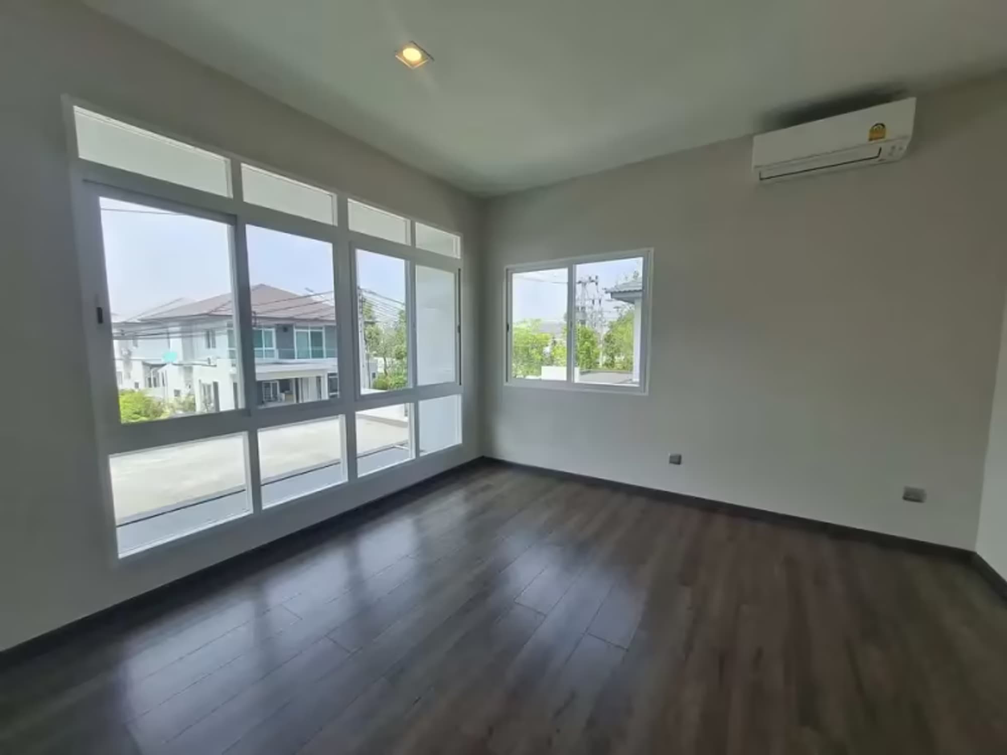 4 Bedroom House - Image 6