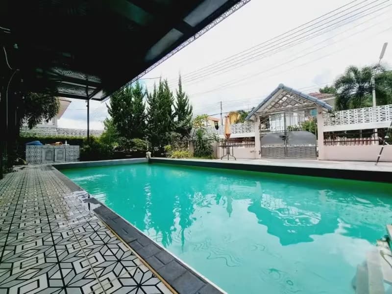 5 Bedroom House
