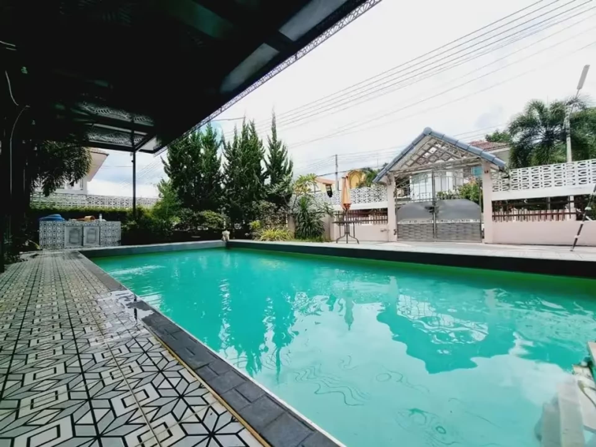 5 Bedroom House - Image 9