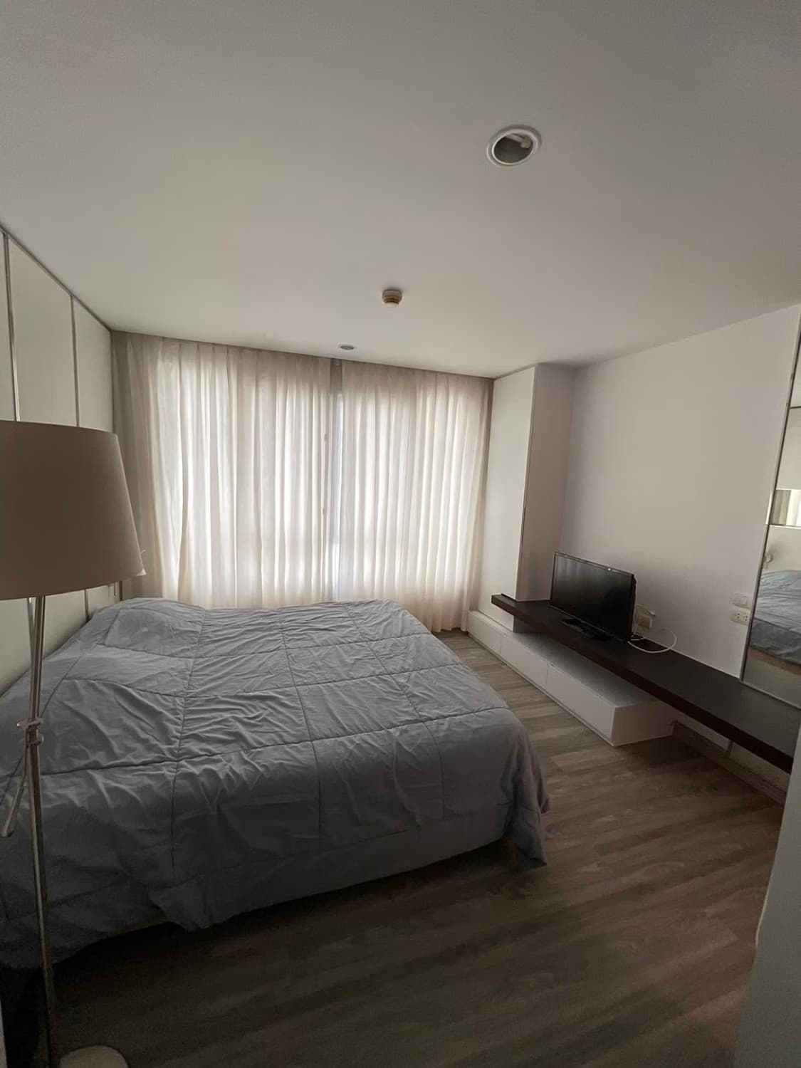 1 Bed Condo for Sale in Thon Buri - Image 2