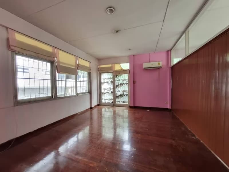 House for Rent in Watthana.  