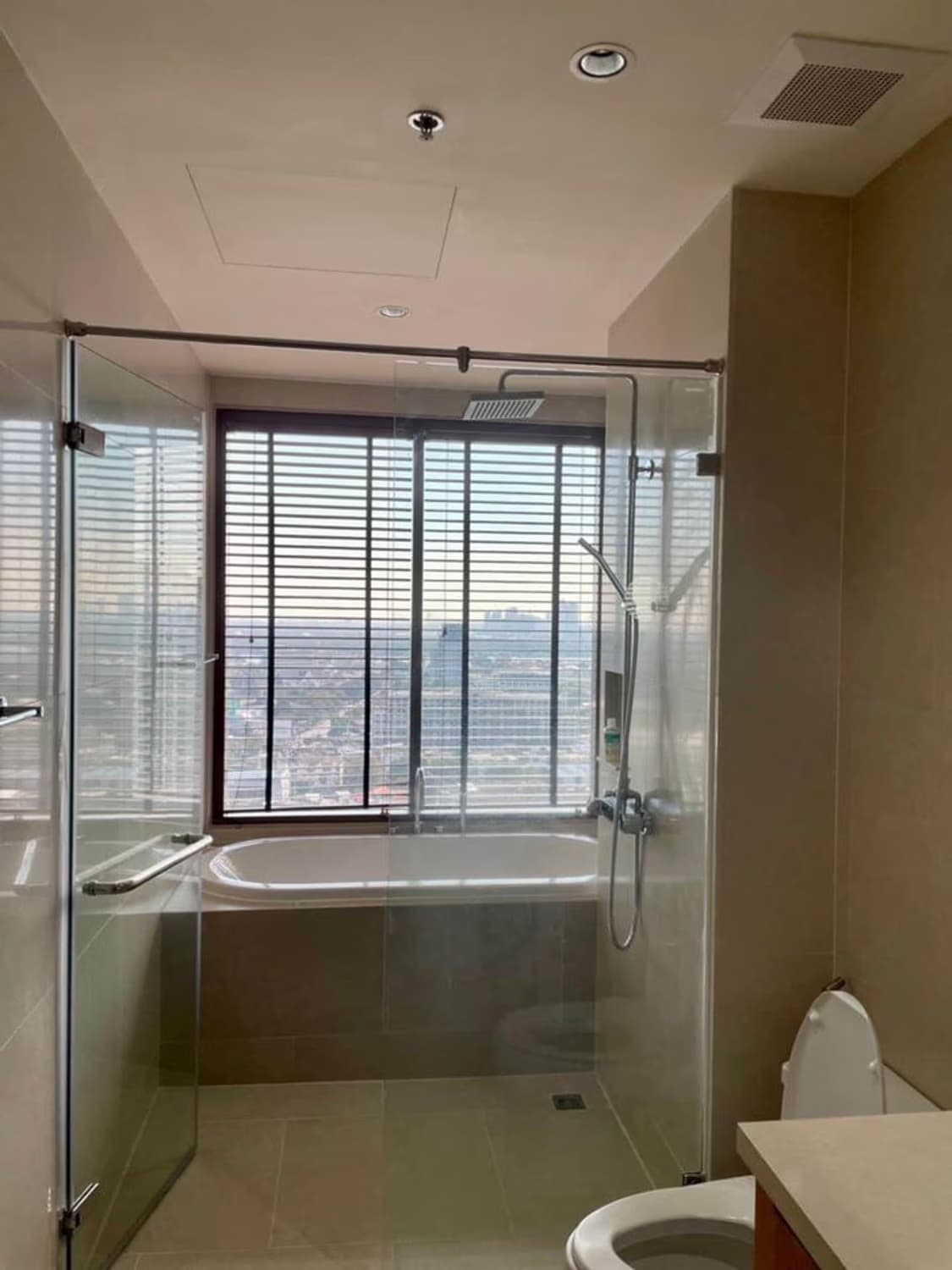 1 Bed Condo for Rent and Sale in Khlong Toei - Image 6