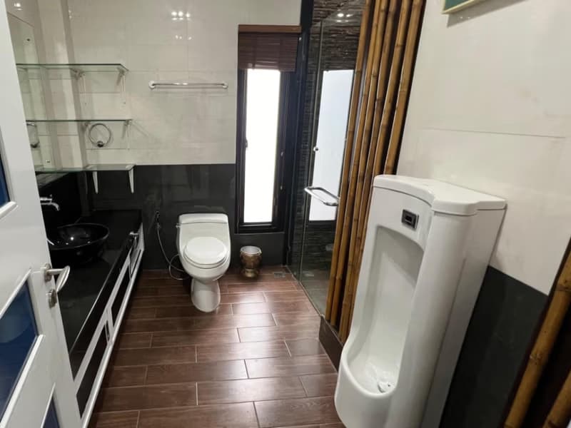 5 Bed Townhouse for Rent in Khlong Toei